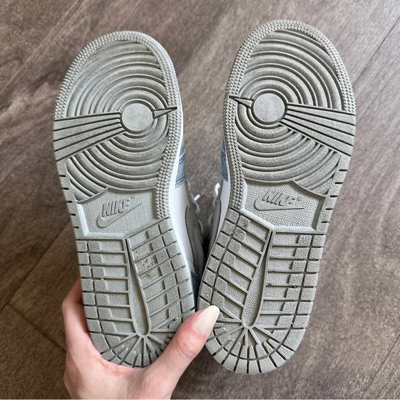 Nike Air Jordan 1 Retro High OG Hyper Royal Womens Blue and White Sneakers - Picture 7 of 8